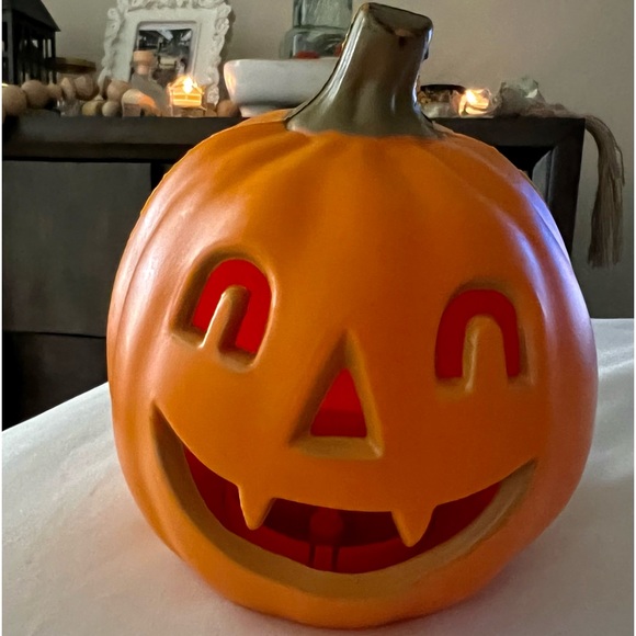 🎃BUFFY LIGHT UP VAMPIRE PUMPKIN!🧛‍♀️ - Picture 3 of 3